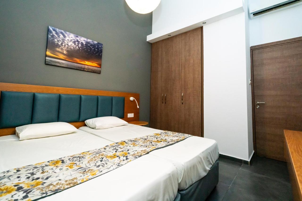 Helios Bay Hotel And Suites Klorakas Екстер'єр фото