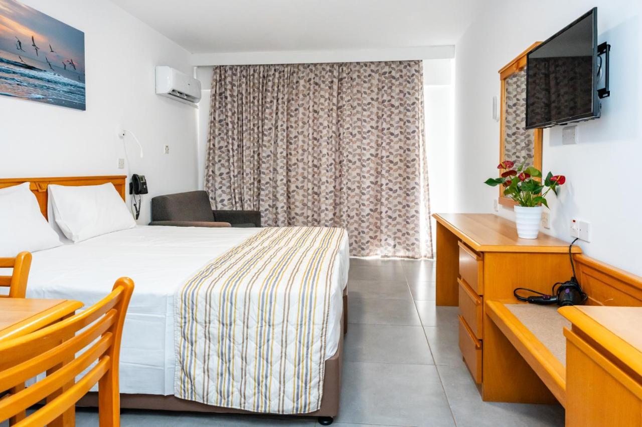 Helios Bay Hotel And Suites Klorakas Екстер'єр фото