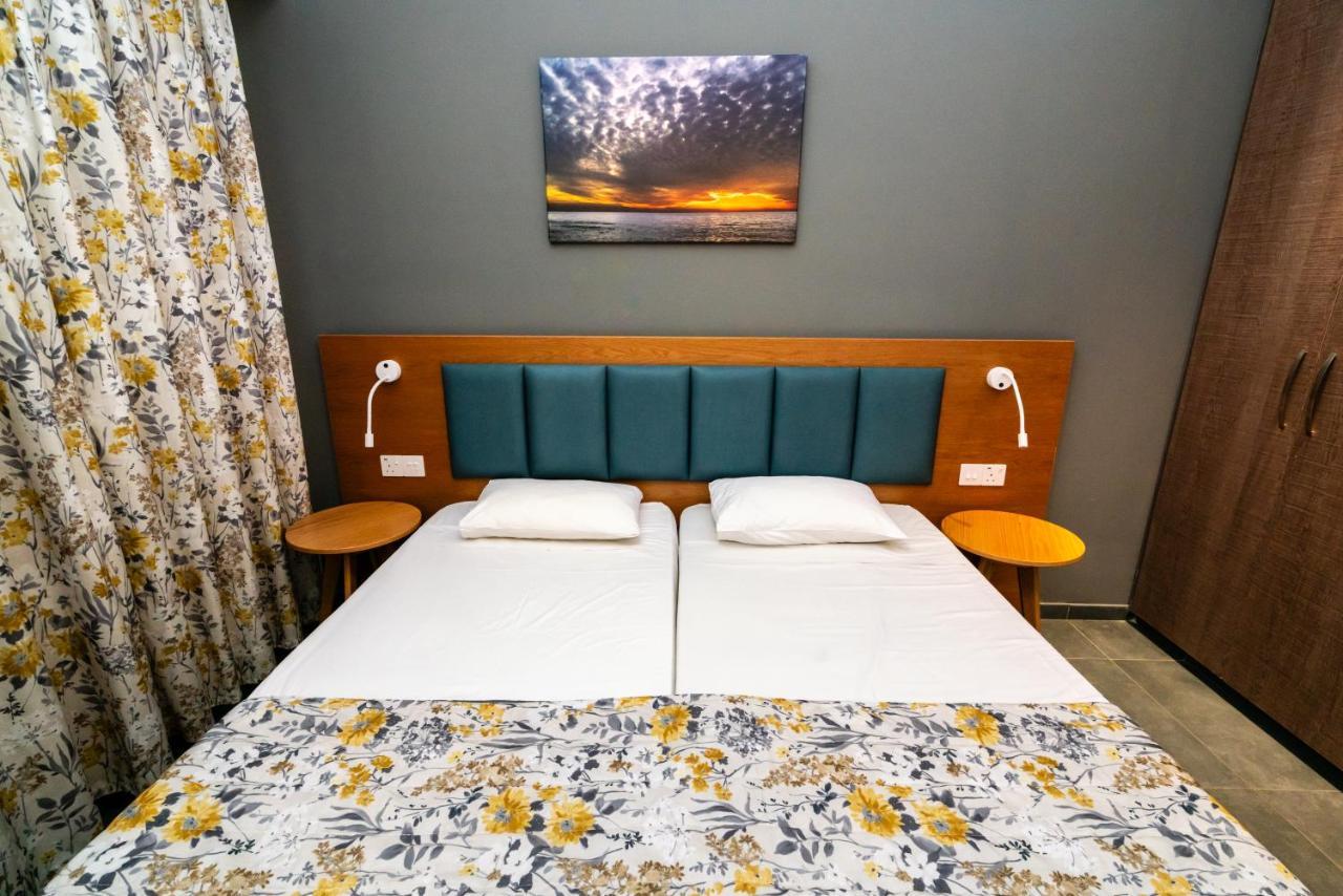 Helios Bay Hotel And Suites Klorakas Екстер'єр фото