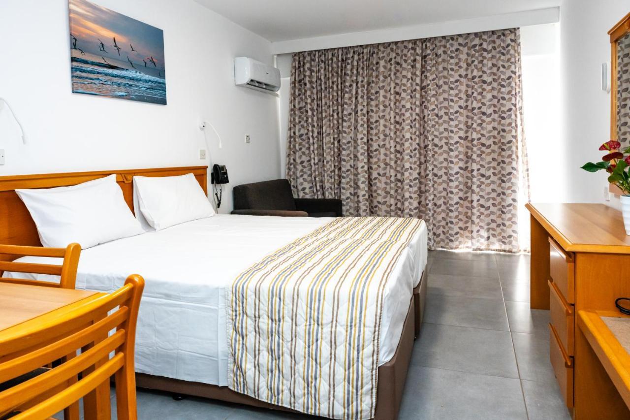 Helios Bay Hotel And Suites Klorakas Екстер'єр фото