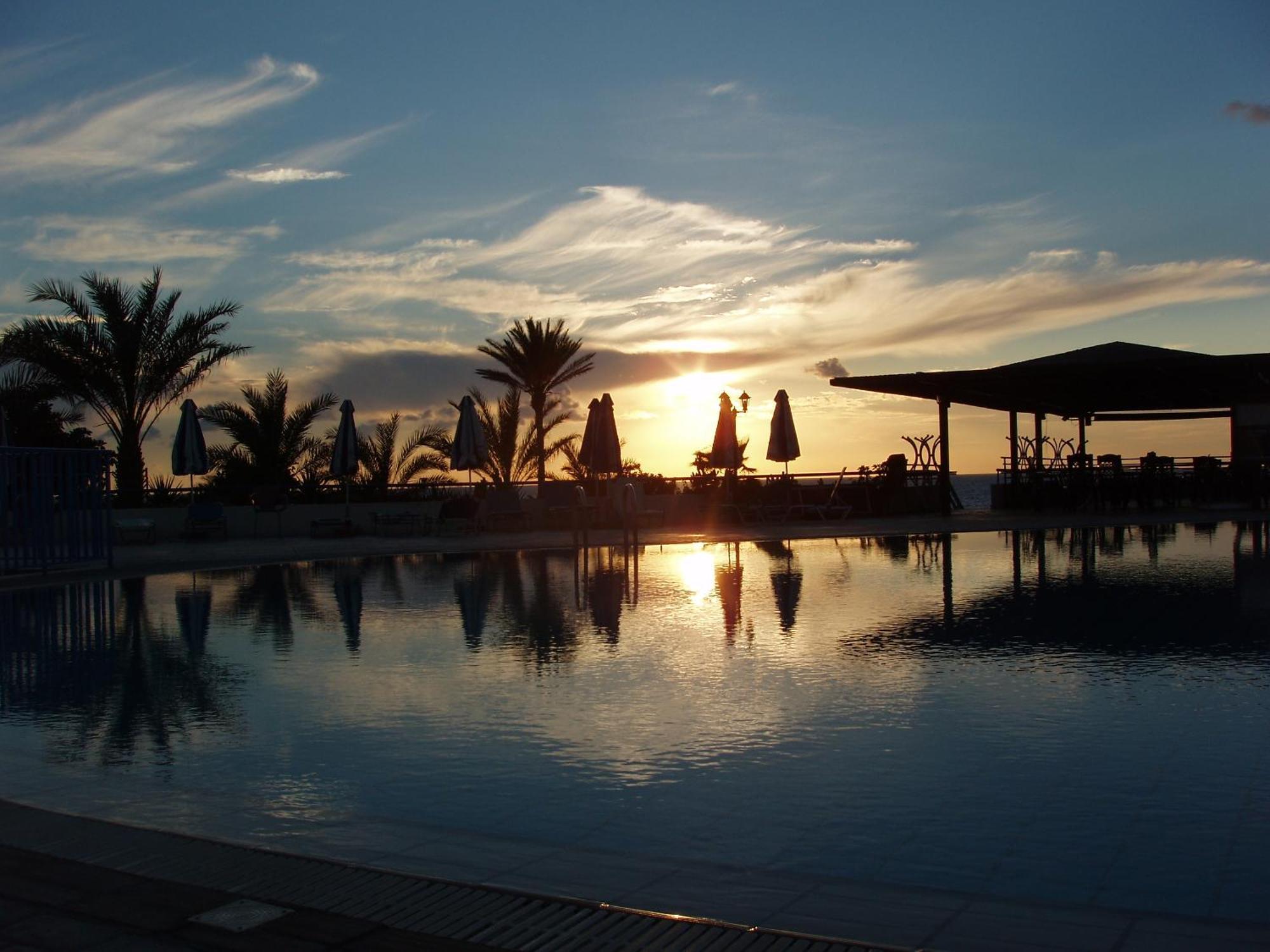 Helios Bay Hotel And Suites Klorakas Екстер'єр фото