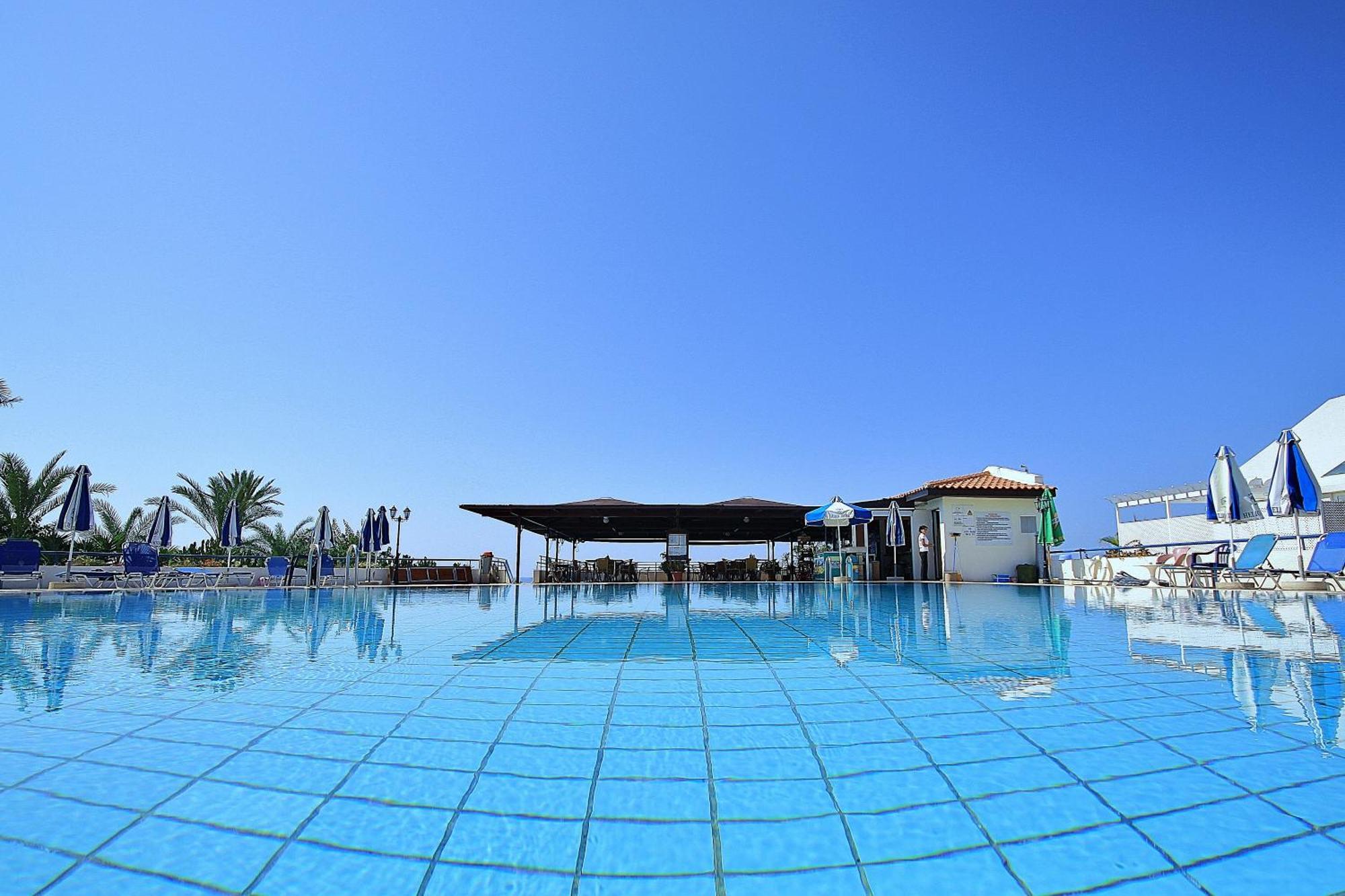 Helios Bay Hotel And Suites Klorakas Зручності фото