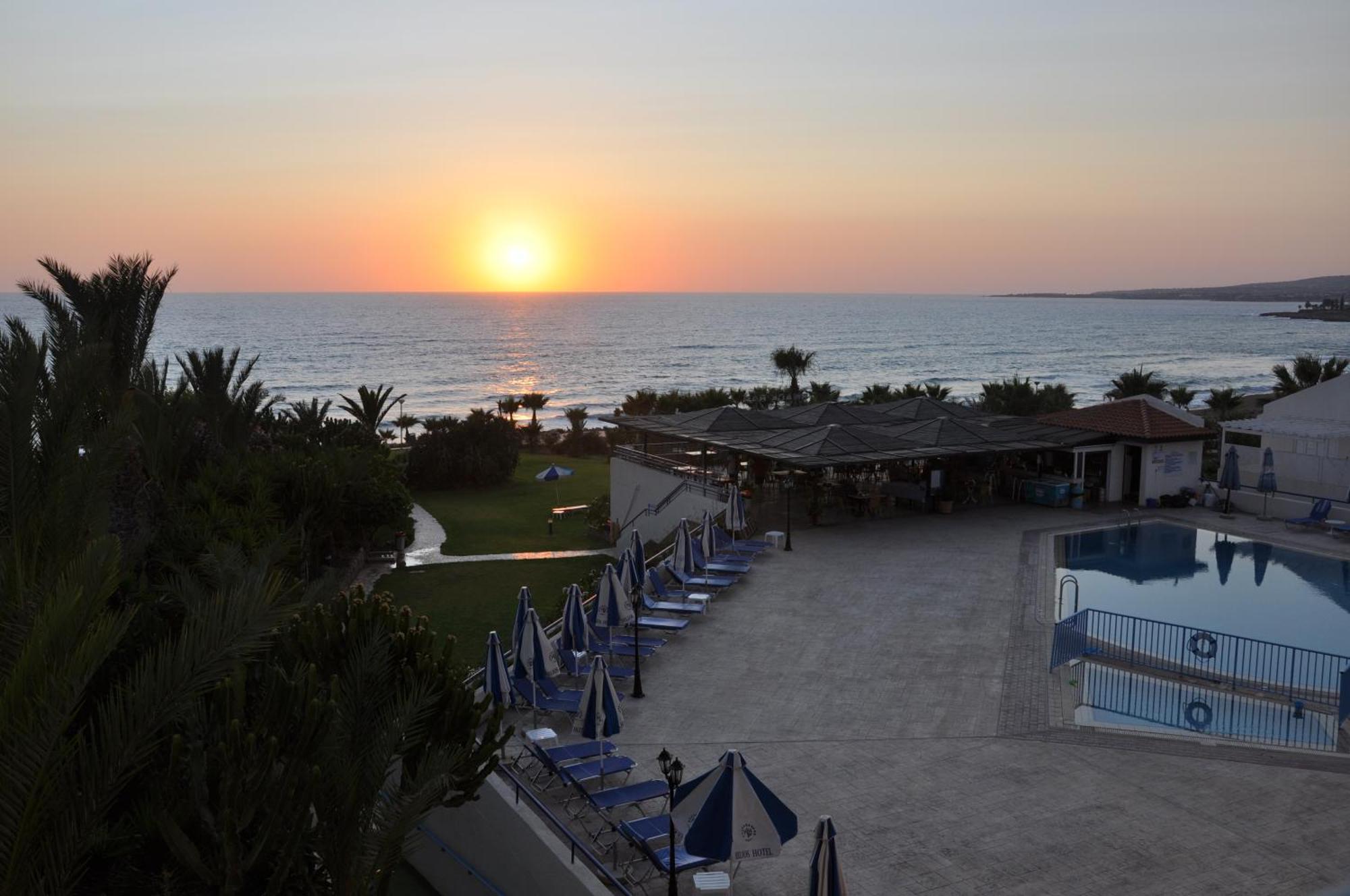 Helios Bay Hotel And Suites Klorakas Екстер'єр фото