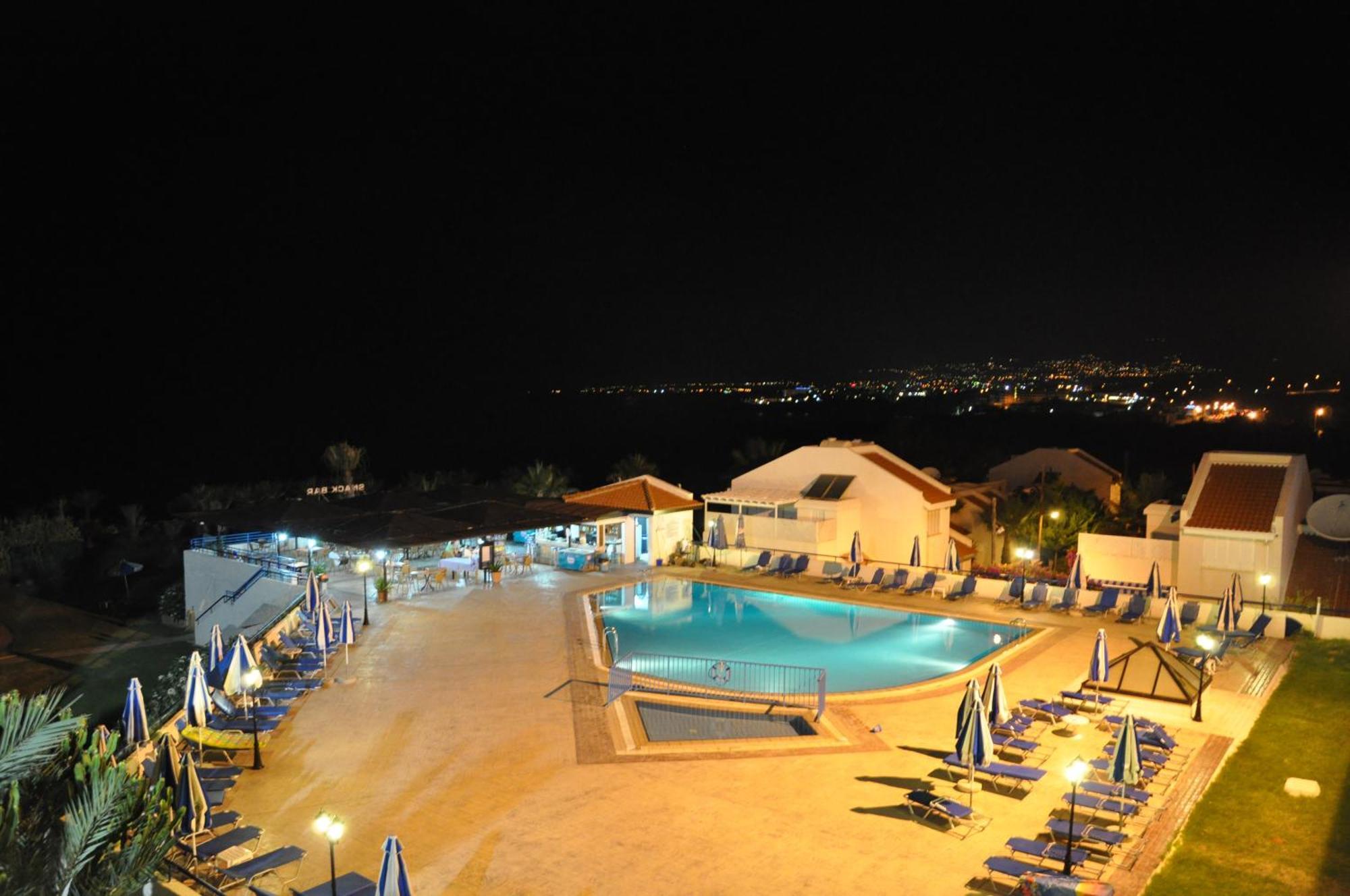 Helios Bay Hotel And Suites Klorakas Екстер'єр фото