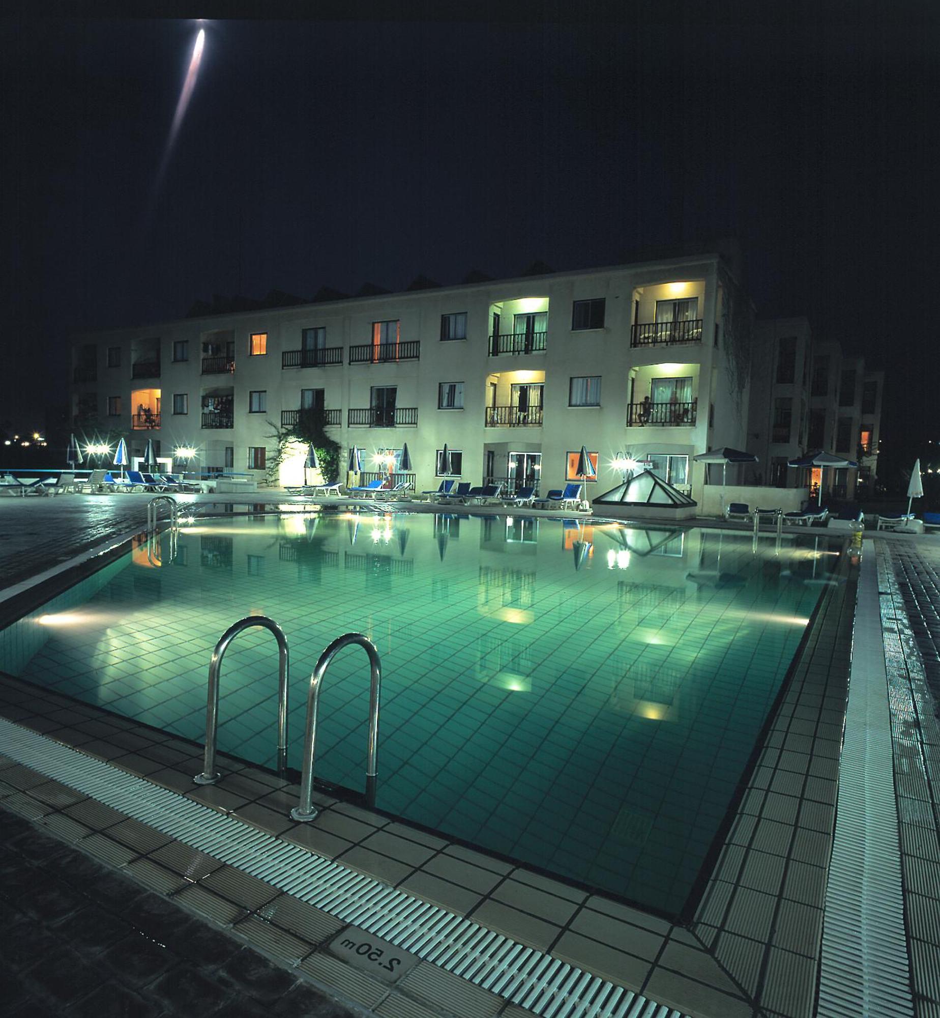 Helios Bay Hotel And Suites Klorakas Екстер'єр фото