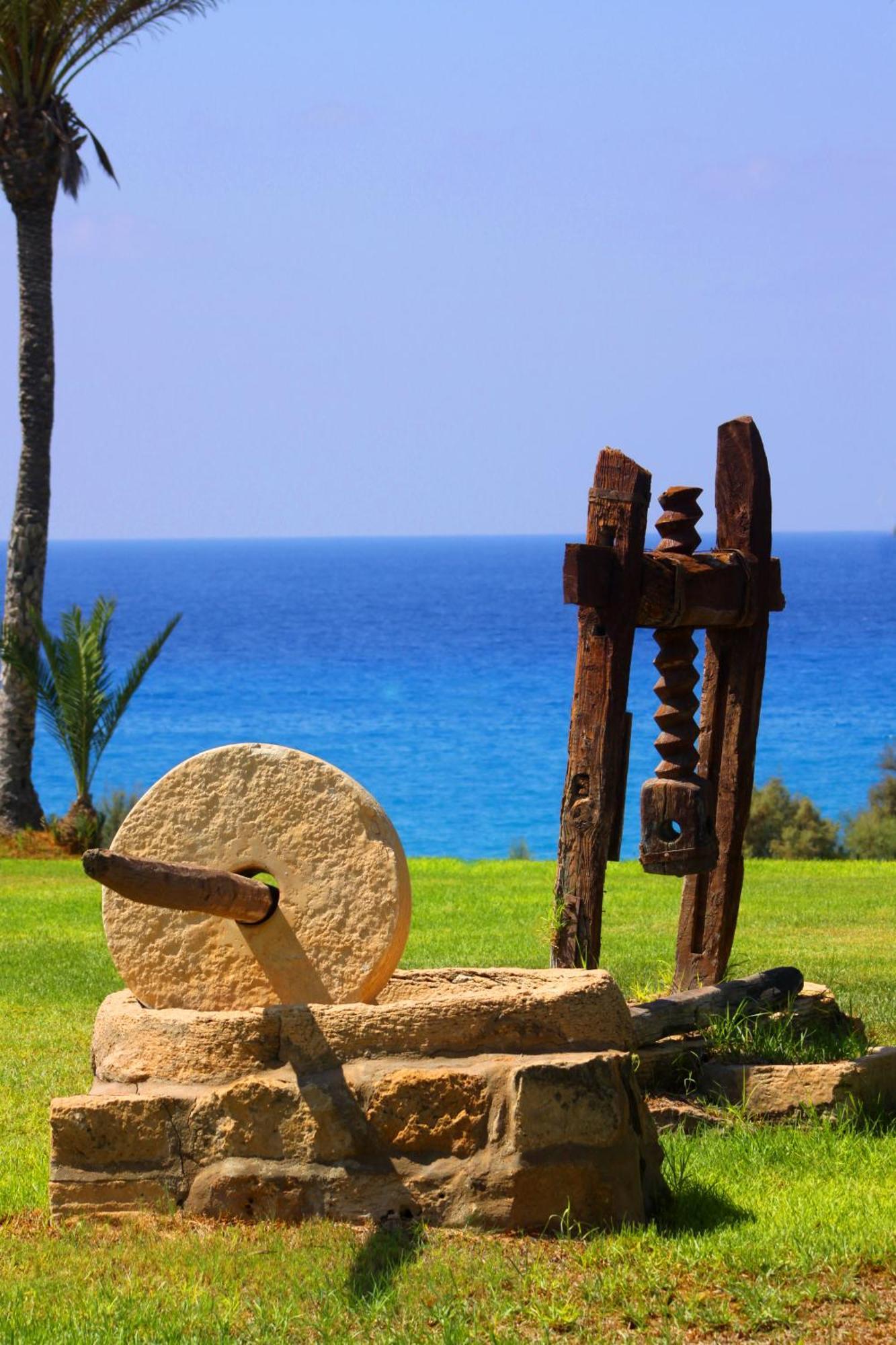 Helios Bay Hotel And Suites Klorakas Екстер'єр фото