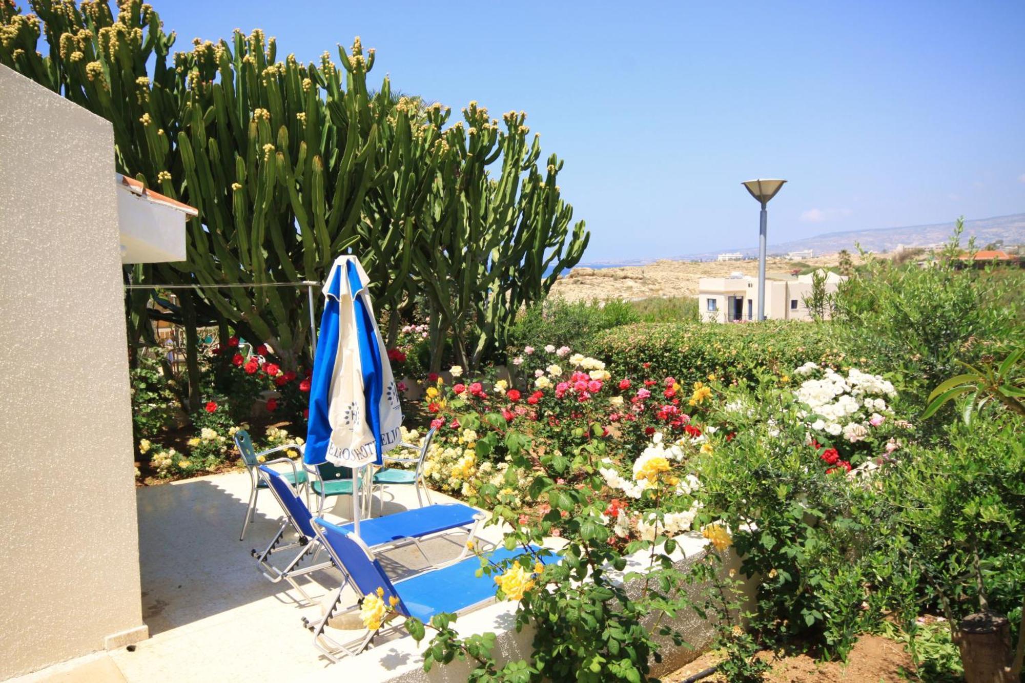Helios Bay Hotel And Suites Klorakas Екстер'єр фото