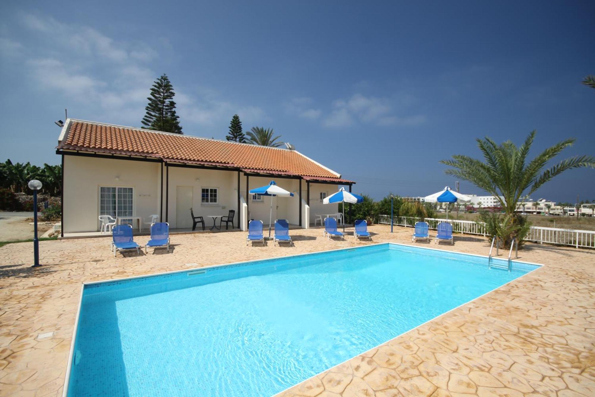 Helios Bay Hotel And Suites Klorakas Екстер'єр фото