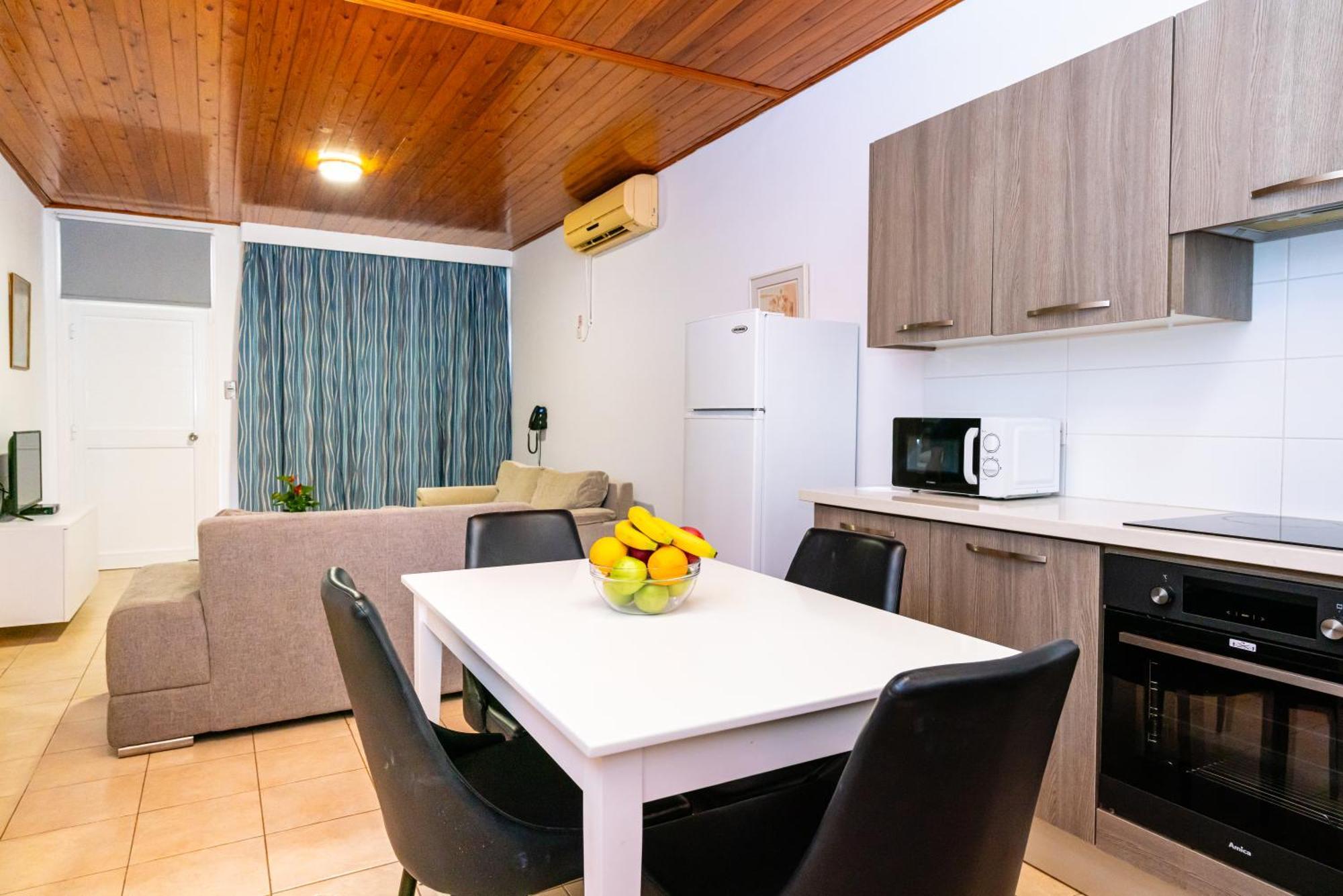 Helios Bay Hotel And Suites Klorakas Екстер'єр фото