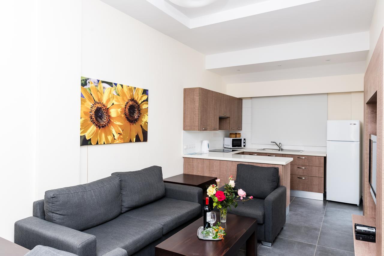Helios Bay Hotel And Suites Klorakas Екстер'єр фото