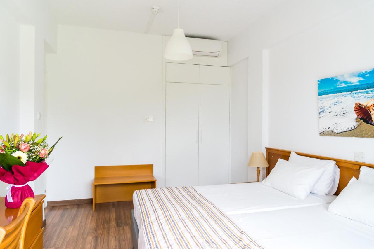 Helios Bay Hotel And Suites Klorakas Екстер'єр фото