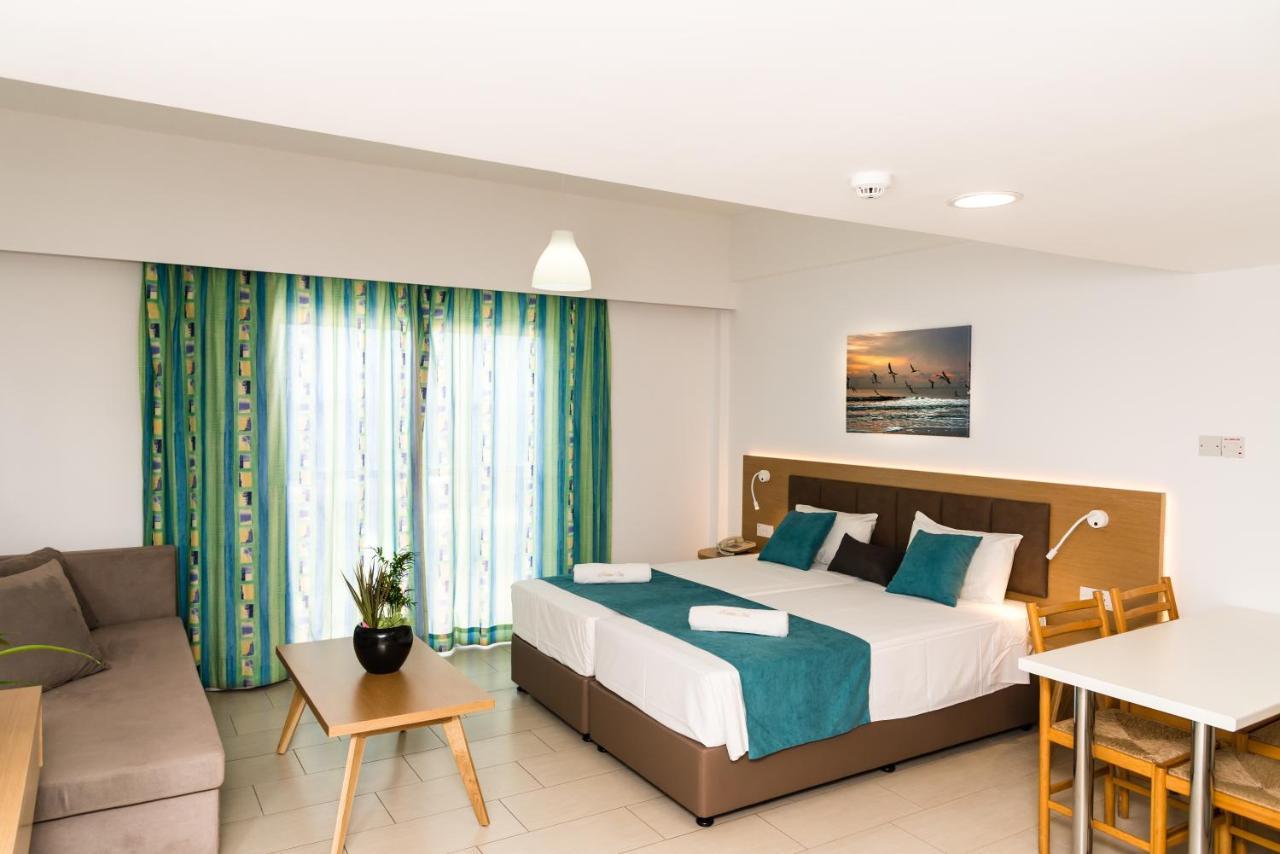 Helios Bay Hotel And Suites Klorakas Екстер'єр фото